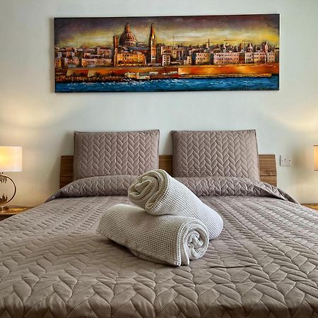 Charming Two Bedroom Apartment Pietà Extérieur photo
